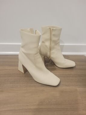 Abercrombie & Fitch Cream Square-Toe Mid-Calf Block Heel Boots